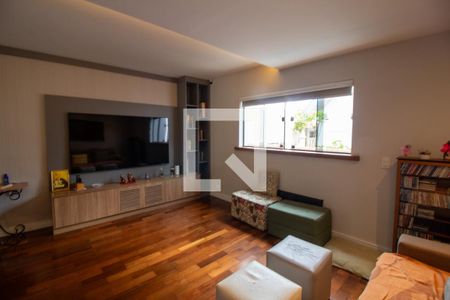 Sala de TV de casa à venda com 4 quartos, 300m² em Brooklin, São Paulo