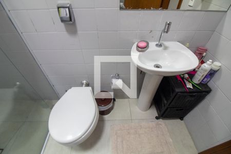 Casa à venda com 300m², 4 quartos e 4 vagas Casa à venda com 300m², 4 quartos e 4 vagasBanheiro de Serviço