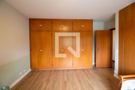 Casa à venda com 300m², 4 quartos e 4 vagas Casa à venda com 300m², 4 quartos e 4 vagasQuarto 2