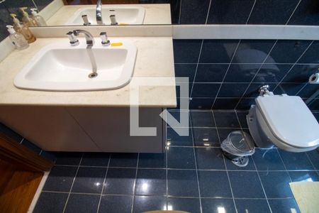 Casa à venda com 300m², 4 quartos e 4 vagas Casa à venda com 300m², 4 quartos e 4 vagasBanheiro 1