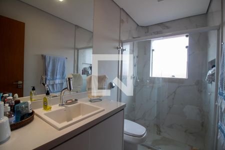 Casa à venda com 300m², 4 quartos e 4 vagas Casa à venda com 300m², 4 quartos e 4 vagasBanheiro da Suíte 1