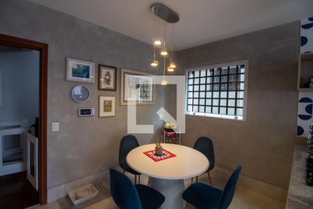 Casa à venda com 300m², 4 quartos e 4 vagas Casa à venda com 300m², 4 quartos e 4 vagasCopa