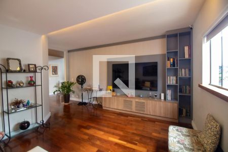 Sala de TV de casa à venda com 4 quartos, 300m² em Brooklin, São Paulo