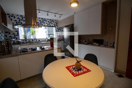 Casa à venda com 300m², 4 quartos e 4 vagas Casa à venda com 300m², 4 quartos e 4 vagasCopa