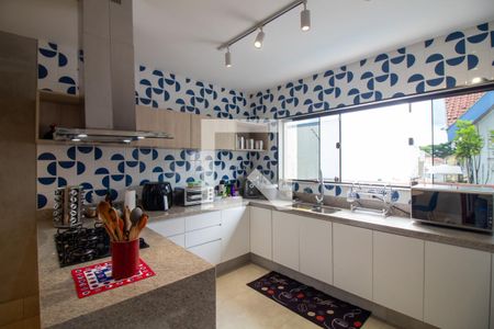 Casa à venda com 300m², 4 quartos e 4 vagas Casa à venda com 300m², 4 quartos e 4 vagasCozinha