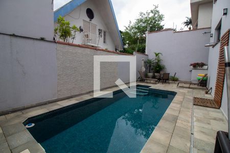 Casa à venda com 300m², 4 quartos e 4 vagas Casa à venda com 300m², 4 quartos e 4 vagasPiscina