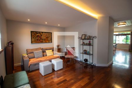 Sala de TV de casa à venda com 4 quartos, 300m² em Brooklin, São Paulo