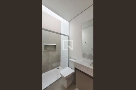 Banheiro da Suíte 1 de casa de condomínio para alugar com 3 quartos, 245m² em Parque Taquaral, Campinas