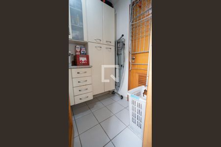 Apartamento à venda com 167m², 3 quartos e 2 vagas Apartamento à venda com 167m², 3 quartos e 2 vagasQuarto de Serviço