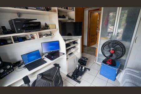 Apartamento à venda com 167m², 3 quartos e 2 vagas Apartamento à venda com 167m², 3 quartos e 2 vagasQuarto 2