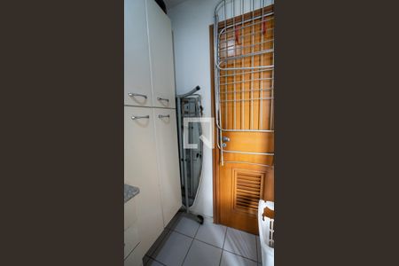 Apartamento à venda com 167m², 3 quartos e 2 vagas Apartamento à venda com 167m², 3 quartos e 2 vagasQuarto de Serviço