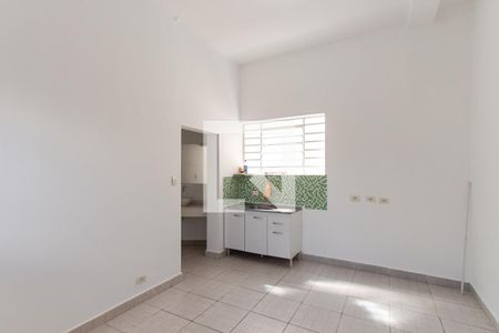 Sala e Cozinha   de casa para alugar com 2 quartos, 65m² em Vila Leonor, São Paulo