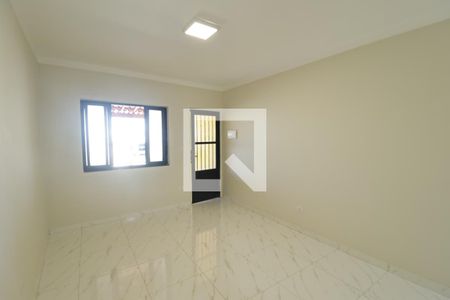 Sala de casa para alugar com 2 quartos, 114m² em Vila Roque, São Paulo