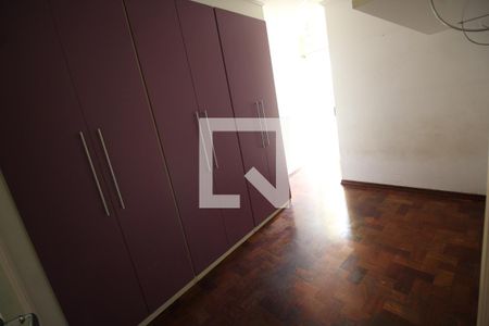 Casa à venda com 300m², 4 quartos e 4 vagasSuíte 2