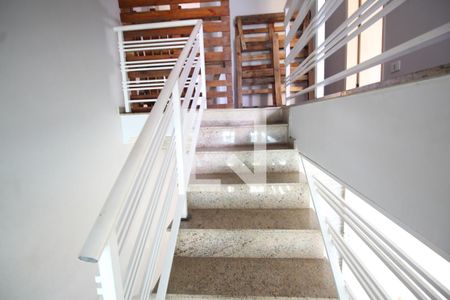 Casa à venda com 300m², 4 quartos e 4 vagasEscada