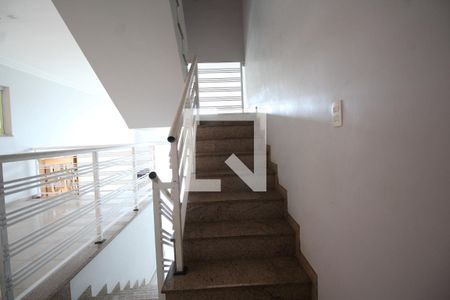 Casa à venda com 300m², 4 quartos e 4 vagasEscada