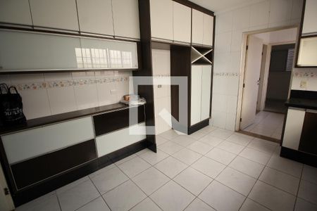 Casa à venda com 300m², 4 quartos e 4 vagasCozinha