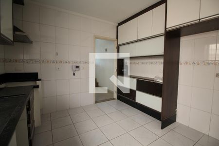 Casa à venda com 300m², 4 quartos e 4 vagasCozinha