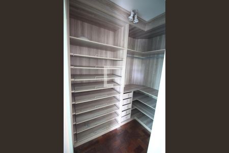 Casa à venda com 300m², 4 quartos e 4 vagasSuíte 1