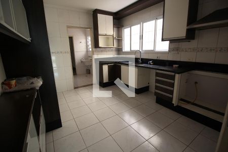 Casa à venda com 300m², 4 quartos e 4 vagasCozinha