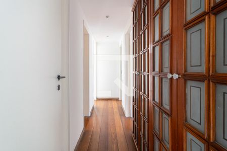 Corredor de apartamento para alugar com 3 quartos, 97m² em Indianópolis, São Paulo