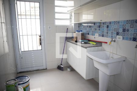 Casa à venda com 100m², 2 quartos e 1 vagaÁrea de Serviço