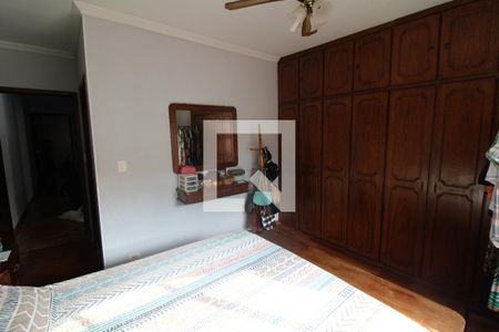 Casa à venda com 200m², 3 quartos e 4 vagasQuarto 3