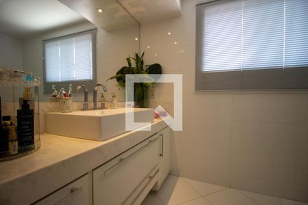 Casa à venda com 350m², 4 quartos e 2 vagasBanheiro da Suíte 3