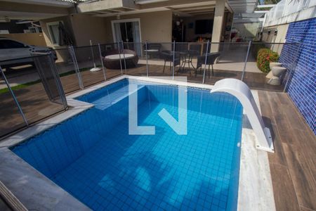 Casa à venda com 350m², 4 quartos e 2 vagasPiscina