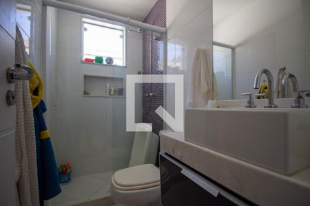 Casa à venda com 350m², 4 quartos e 2 vagasBanheiro da Suíte 2