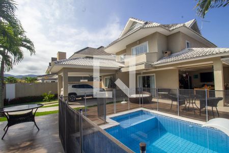 Casa à venda com 350m², 4 quartos e 2 vagasQuintal