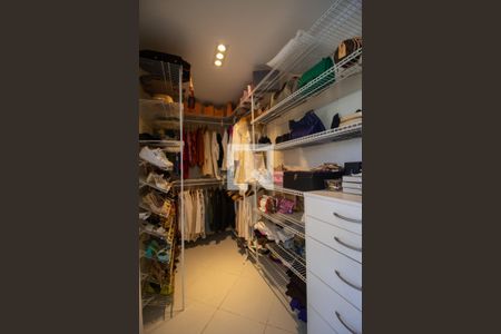 Casa à venda com 350m², 4 quartos e 2 vagasCloset da Suíte 3