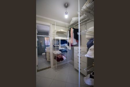 Casa à venda com 350m², 4 quartos e 2 vagasCloset da Suíte 1