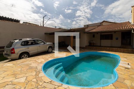 Casa para alugar com 360m², 3 quartos e 5 vagas Casa para alugar com 360m², 3 quartos e 5 vagasPiscina