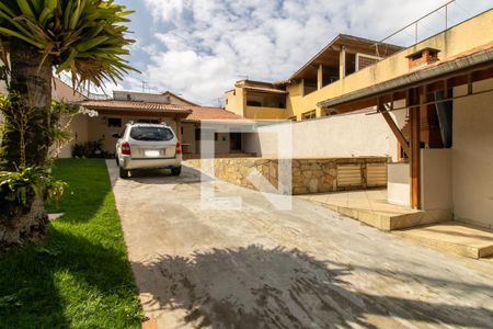 Casa para alugar com 360m², 3 quartos e 5 vagas Casa para alugar com 360m², 3 quartos e 5 vagasÁrea Externa