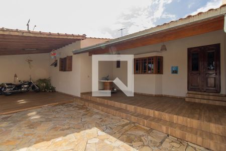 Casa para alugar com 360m², 3 quartos e 5 vagas Casa para alugar com 360m², 3 quartos e 5 vagasÁrea Externa