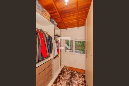 Casa à venda com 320m², 4 quartos e 2 vagasCloset da suíte