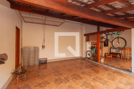 Casa à venda com 320m², 4 quartos e 2 vagasÁrea externa