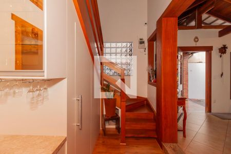 Casa à venda com 320m², 4 quartos e 2 vagasEscada