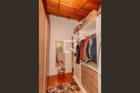 Casa à venda com 320m², 4 quartos e 2 vagasCloset da suíte