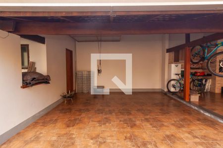 Casa à venda com 320m², 4 quartos e 2 vagasÁrea externa