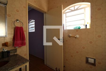 Casa à venda com 266m², 3 quartos e 4 vagasBanheiro da Suíte 2