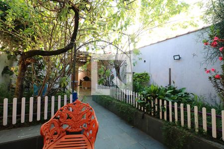 Casa à venda com 266m², 3 quartos e 4 vagasQuintal - Jardim