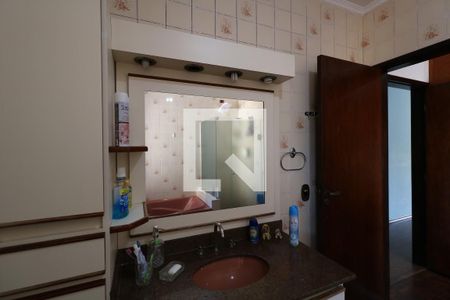 Casa à venda com 266m², 3 quartos e 4 vagasBanheiro da Suíte 1