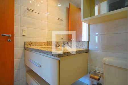 Banheiro da Suíte de apartamento para alugar com 2 quartos, 98m² em Passo da Areia, Porto Alegre