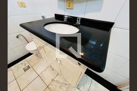 Casa à venda com 150m², 4 quartos e 4 vagasBanheiro 1