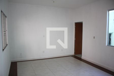 Sala de casa à venda com 3 quartos, 99m² em Monte Castelo, Contagem