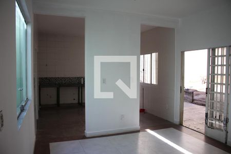 Sala de casa à venda com 3 quartos, 99m² em Monte Castelo, Contagem