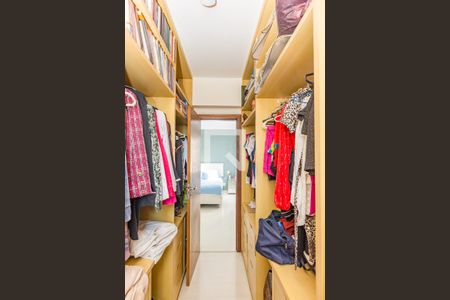 Apartamento à venda com 140m², 4 quartos e 2 vagas Apartamento à venda com 140m², 4 quartos e 2 vagasCloset