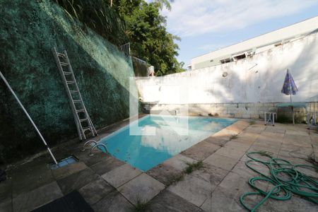 Casa à venda com 157m², 3 quartos e 2 vagasTerraço - Piscina